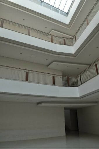 Di Dalam Gedung Di Dalam Gedung