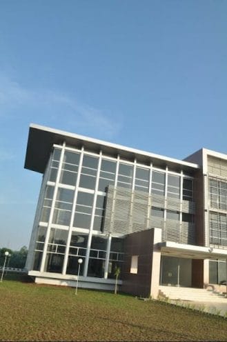 Tampak gedung dari samping Tampak gedung dari samping