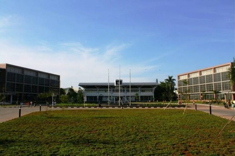 Halaman depan Kampus